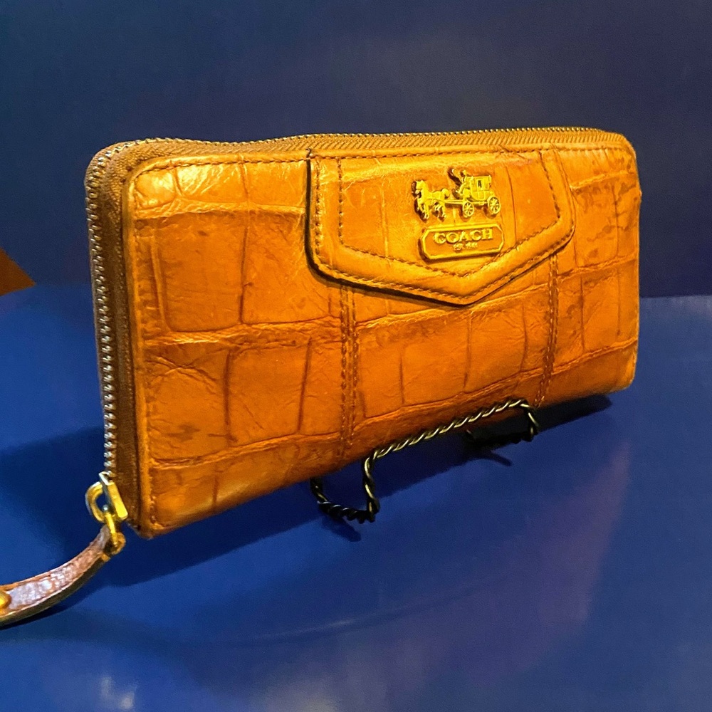COACH 44412 MADISON 🐊 EMBOSSED ACCORDION WALLET - Picture 2 of 12